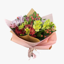 Ramo en Cono de Alstroemerias e Hipérico