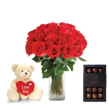 24 Rosa en Florero Mas Oso de Peluche y 15 Bombones