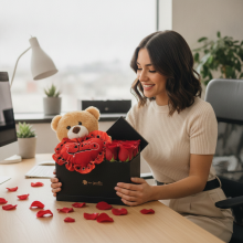 Box San Valentín 6 Rosas, Bombones y Peluche Oso Corazón