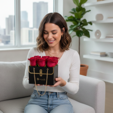 6 Rosas en Box Cartera Tu Jardin