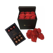 9 Rosas,  Pétalos y 15 Bombones