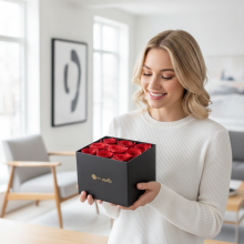 9 Rosas  en Fina Caja Tu Jardin