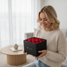 9 Rosas  en Fina Caja Tu Jardin
