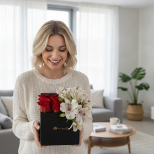 Caja con 6 Rosas Mas Alstroemerias