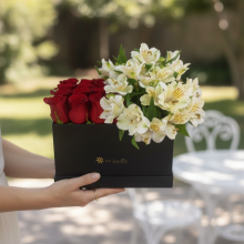 Caja con 15 Rosas Mas Alstroemerias