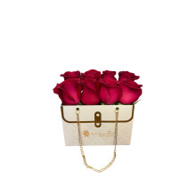 Cartera Luxury Blanca con 8 Rosas